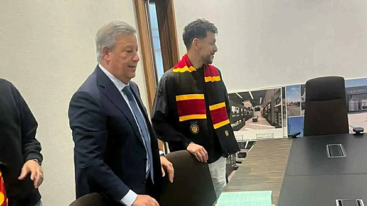 بصوت عصام الشوّالي.. الترجي التونسي يقدم رسمياً يوسف المساكني (فيديو)