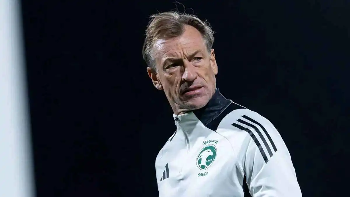 اتحاد الكرة السعودي يرد على تقارير إقالة رينارد