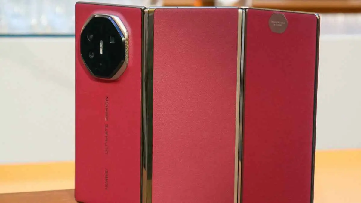 "سامسونغ" تعتزم إطلاق هاتف جديد قابل للطي 3 مرات