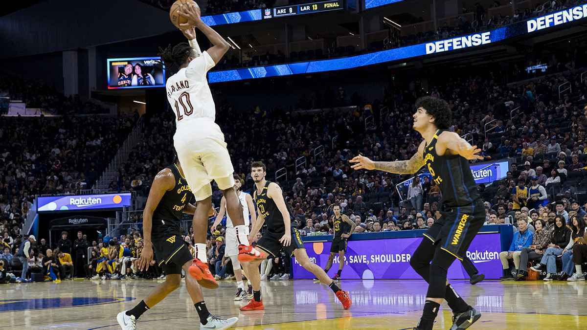 NBA..ستيفن كري يواصل التألق ويقود وريورز لفوز ساحق على سيفنتي سيكسرز