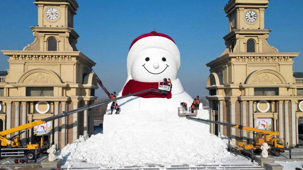 جذب آلاف الزوار.. الصين تكشف عن أضخم عمل ثلجي (فيديو)