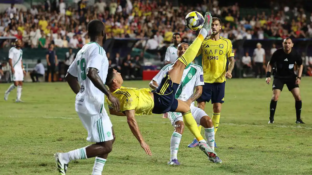 مقصية مذهلة.. ميندي يمنع كريستيانو رونالدو من تسجيل هدف تاريخي (فيديو)