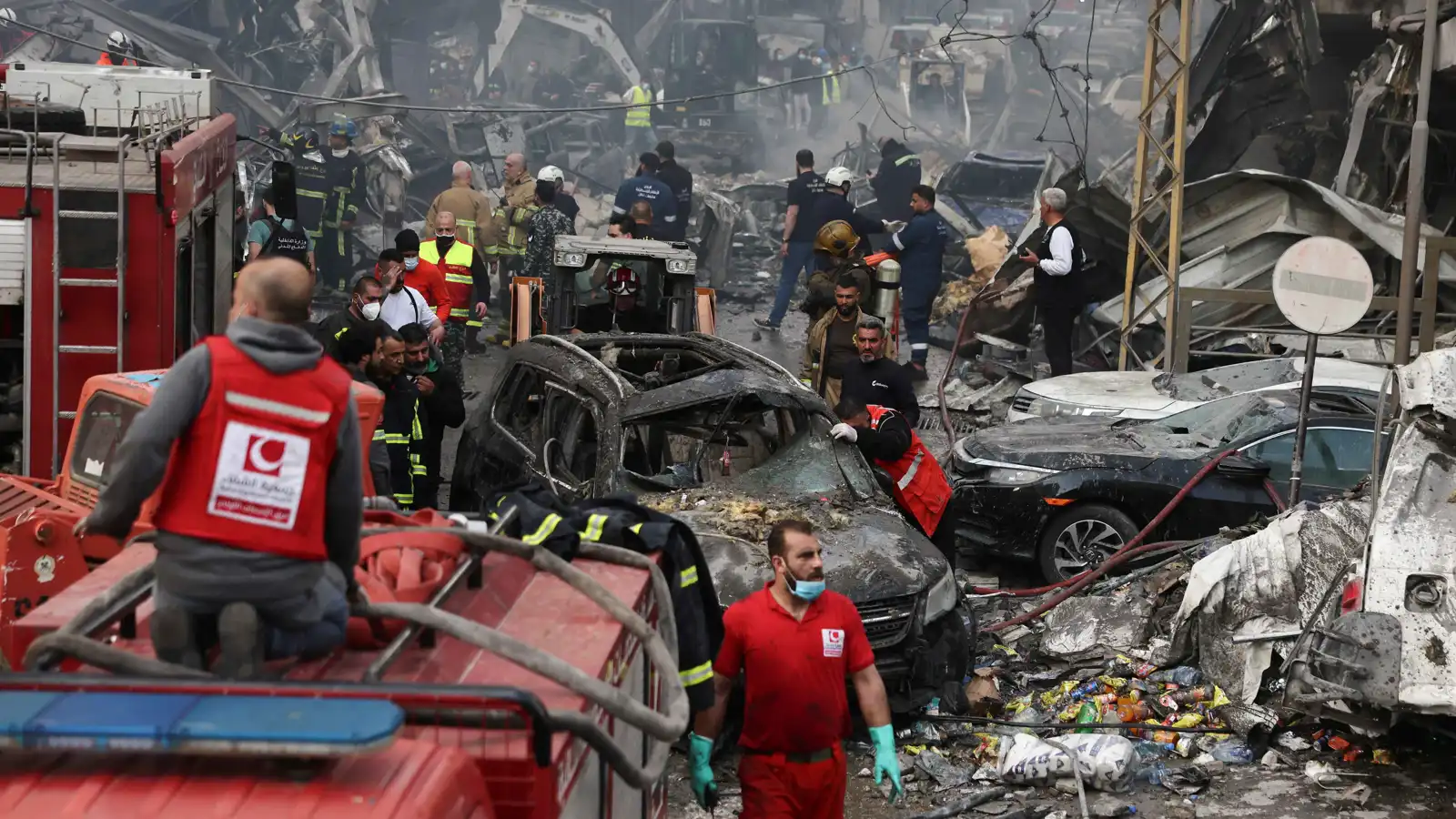 لبنان.. مئات القتلى والمصابين بضربات إسرائيلية متزامنة (فيديو)