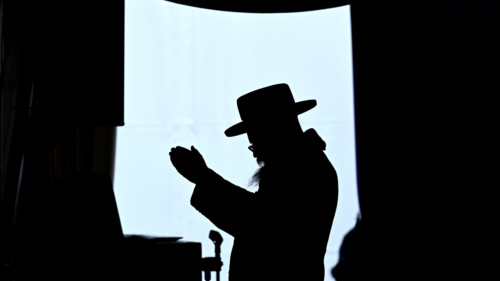 فرنسا.. توقيف فلسطيني ضرب حاخامًا بكرسي في مقهى