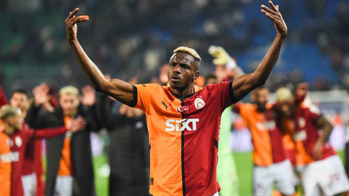 مفاجأة مدوية.. الهلال يقدم عرضا جديدا لفيكتور أوسيمين