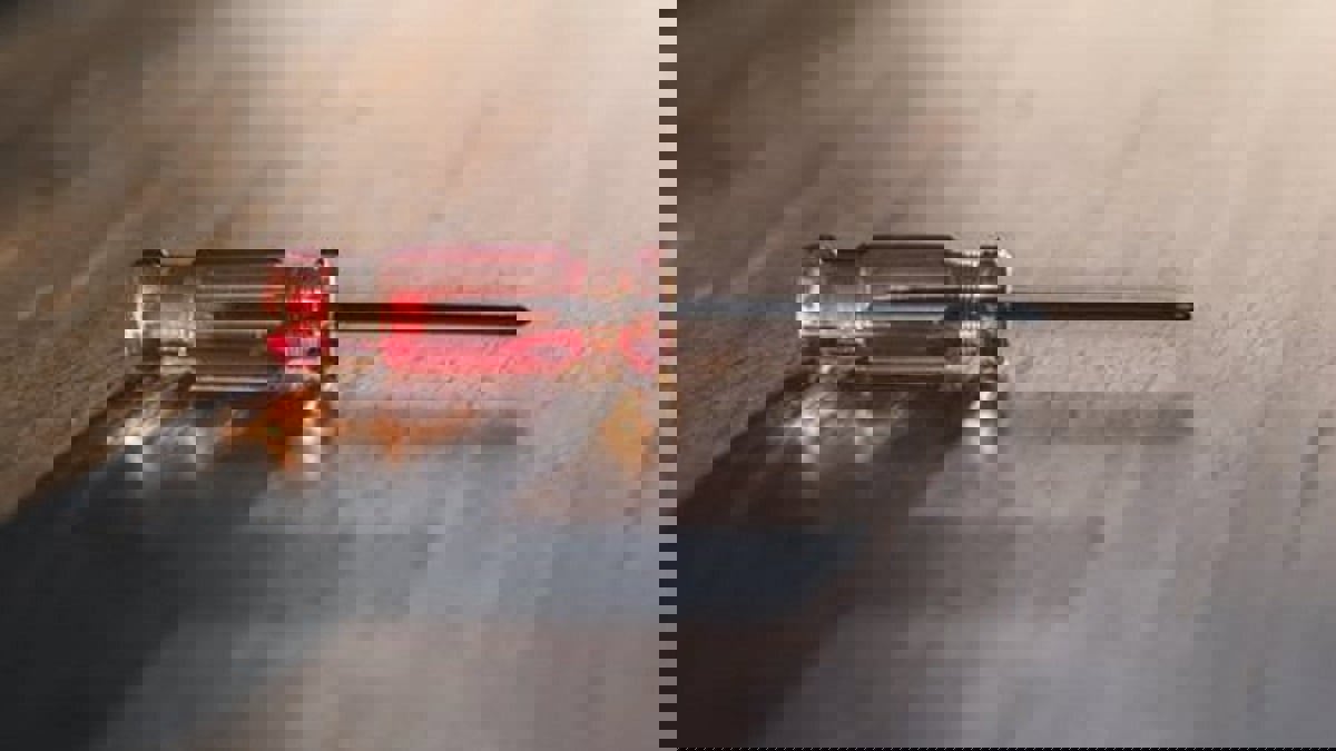 بسبب فيلم إباحي.. امرأة تطعن صديقها في بريطانيا