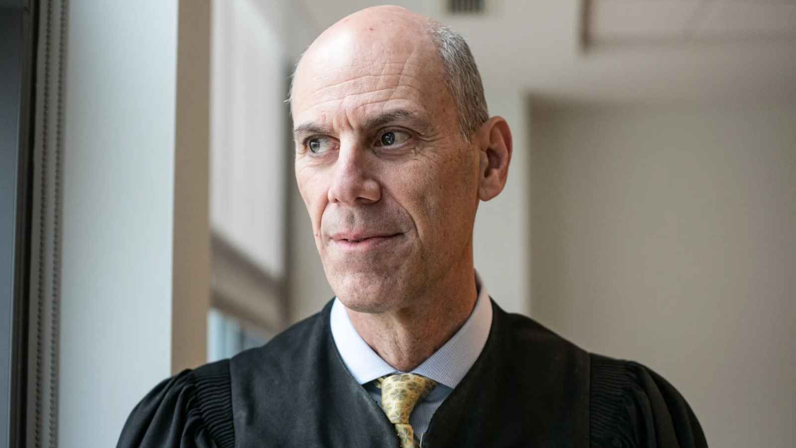 إحالة فضيحة "سيغنال" إلى قاضٍ معارض لترامب