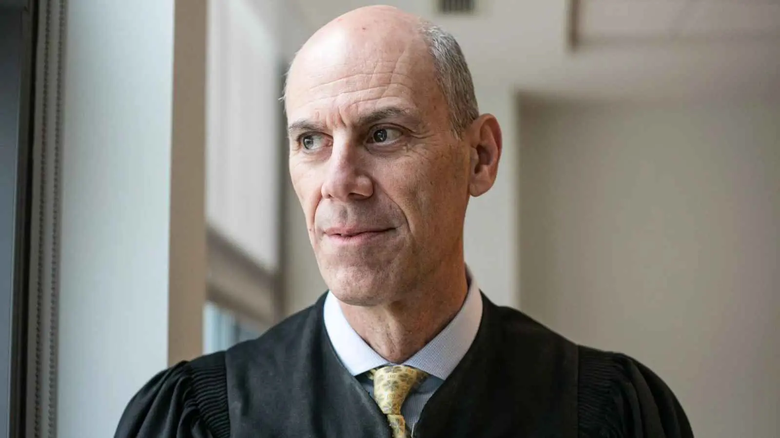 إحالة فضيحة "سيغنال" إلى قاضٍ معارض لترامب