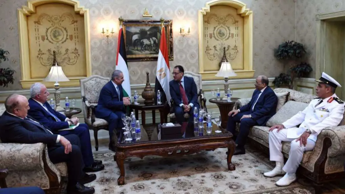 بدعوة من السيسي.. اشتية يصل القاهرة في زيارة رسمية على رأس وفد وزاري