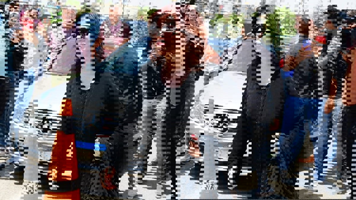 غادة إبراهيم تهاجم إلهام شاهين في جنازة سمير صبري