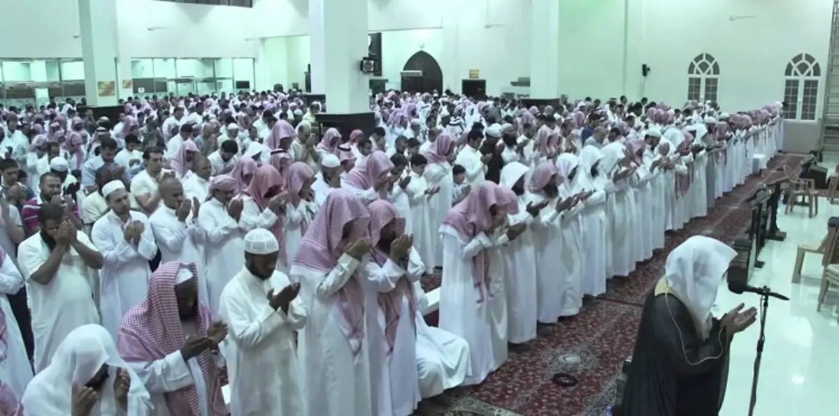 فتوى جديدة في السعودية تحرّم الصلاة على الكرسي إلا ضمن هذا الشرط