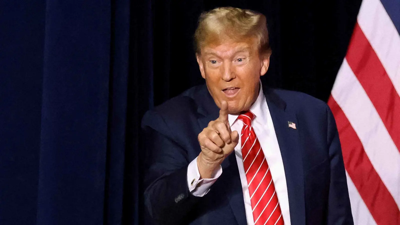 ترامب يعاقب كولومبيا بعد رفضها استقبال مهاجرين مطرودين