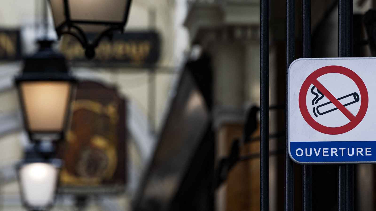 خلال الأيام المقبلة.. التدخين "ممنوع" في الأماكن المفتوحة بفرنسا