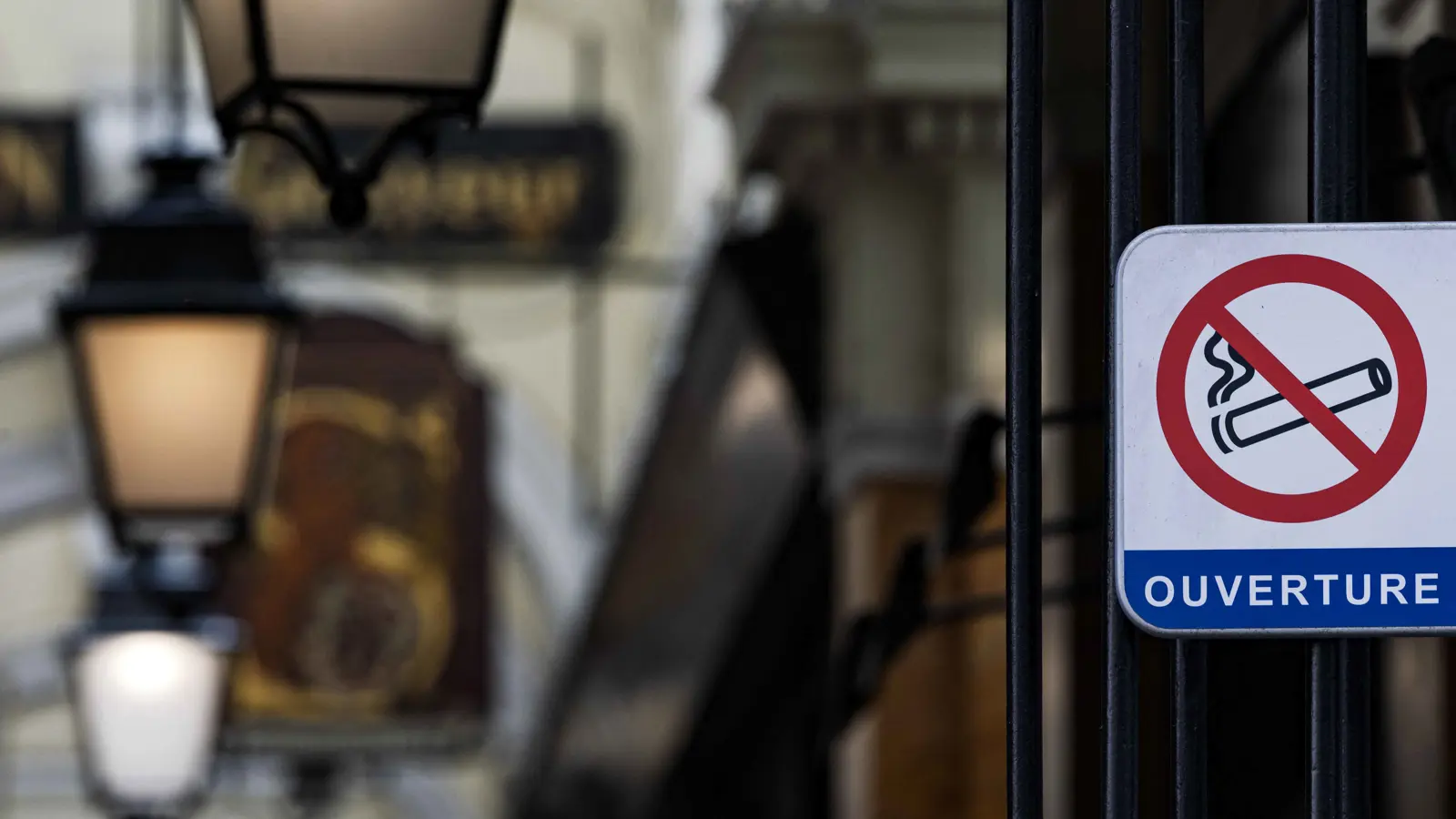 خلال الأيام المقبلة.. التدخين "ممنوع" في الأماكن المفتوحة بفرنسا