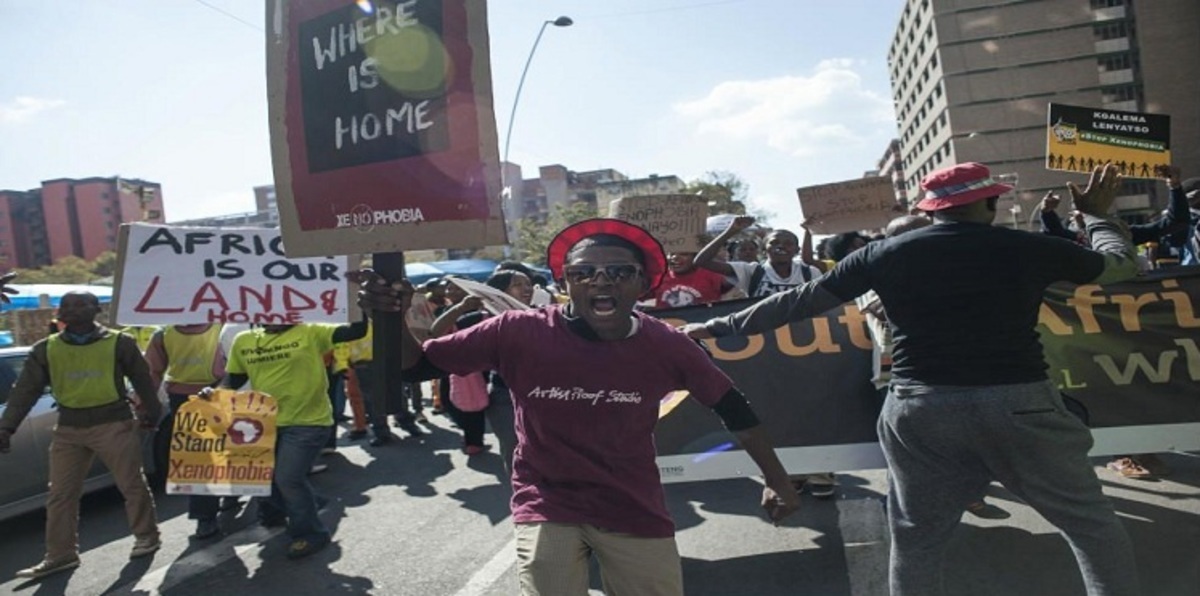 جنوب أفريقيا تلجأ إلى الكوميديا وسط أزمة سياسية واقتصادية طاحنة