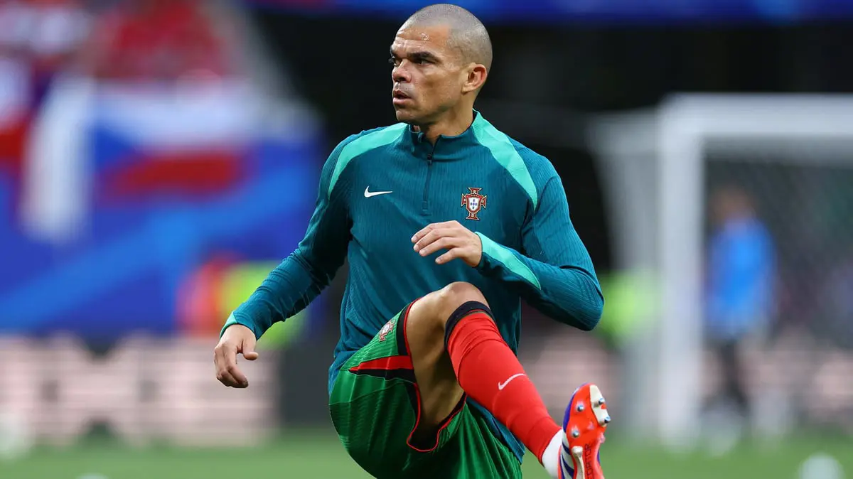 رقم قياسي.. البرتغالي بيبي أكبر لاعب سنًا يشارك ببطولة أوروبا
