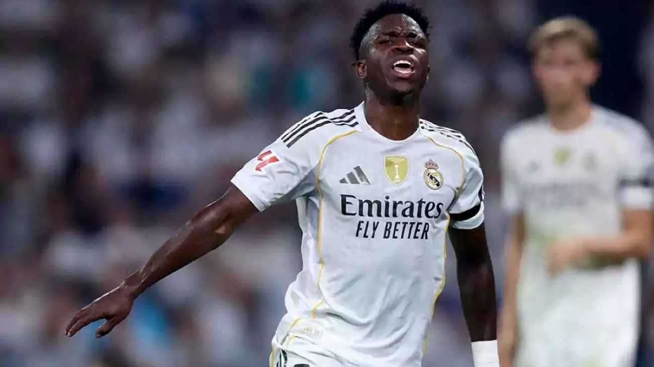 لا يفهم ما يحدث معه.. تشابي ألونسو يفجر غضب فينيسيوس