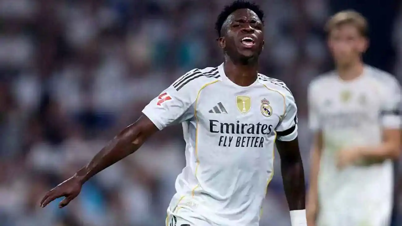 لا يفهم ما يحدث معه.. تشابي ألونسو يفجر غضب فينيسيوس