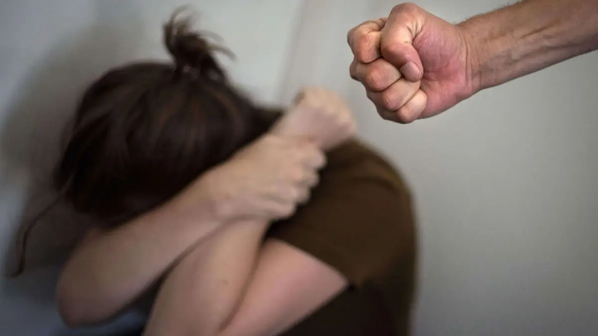 القبض على عراقي بعد شكوى طليقته لـ"إنقاذ ابنتها" من عنف أبيها