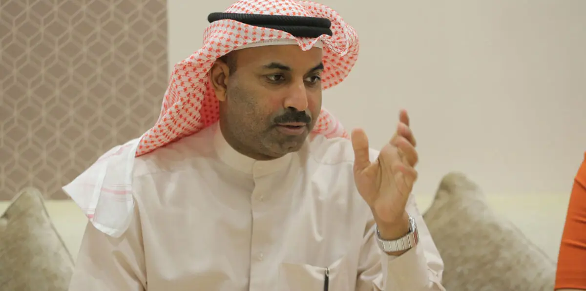 اتهامات تزوير الشهادة الجامعية تلاحق طارق العلي والفنان الكويتي يرد (فيديو)