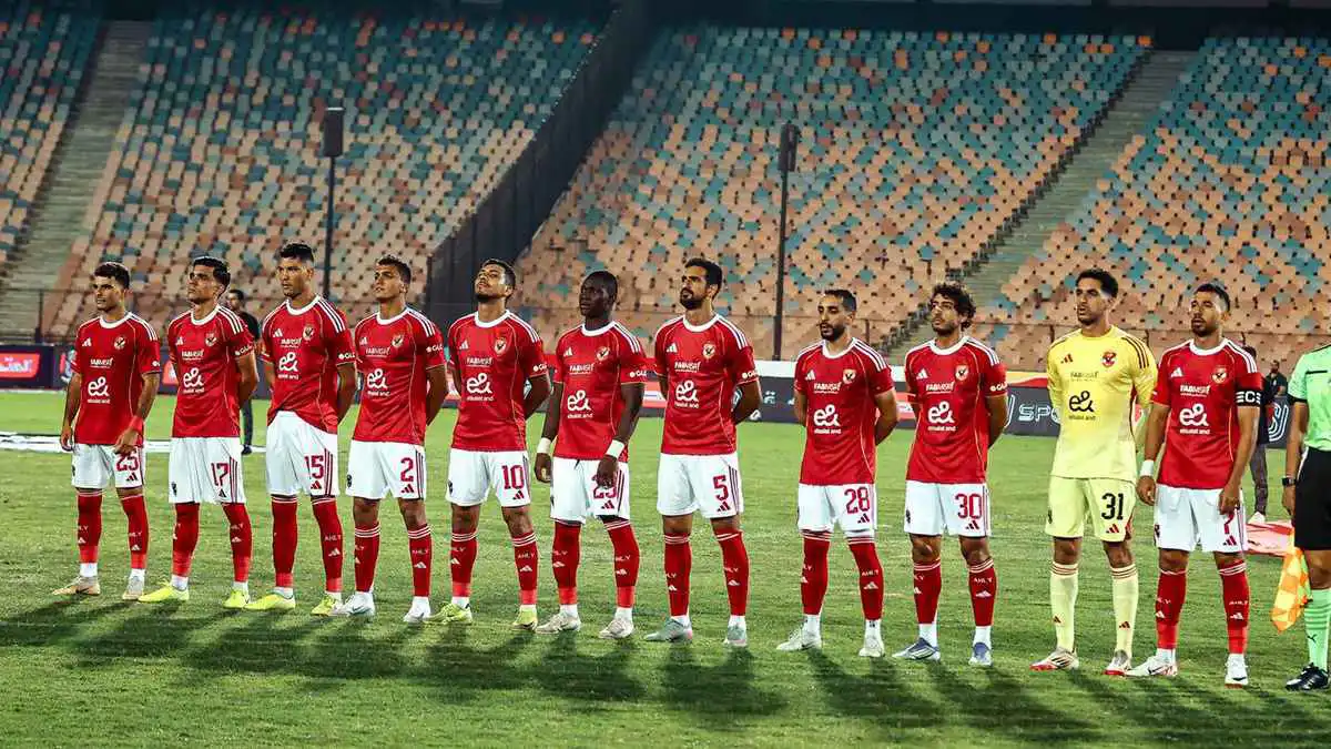 غربلة تاريخية.. محترف وحيد يضمن البقاء في الأهلي المصري