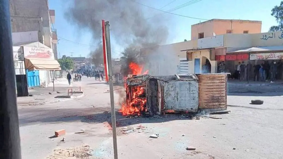 بعد هدم كشك على رأس صاحبه.. توقيف مسؤول أمني في سبيطلة التونسية