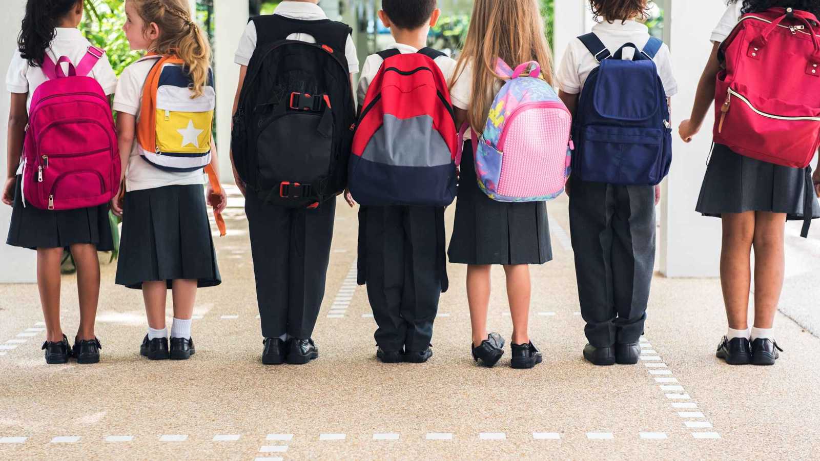 لحمايتهم من آلام الظهر.. كيف تختار حقيبة المدرسة المثالية للأطفال؟