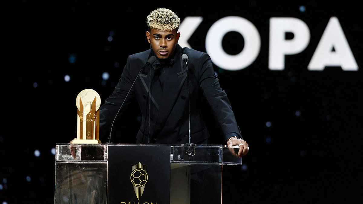 لامين يامال يخطف الأنظار في حفل الكرة الذهبية بساعة ذهبية فاخرة (صور)