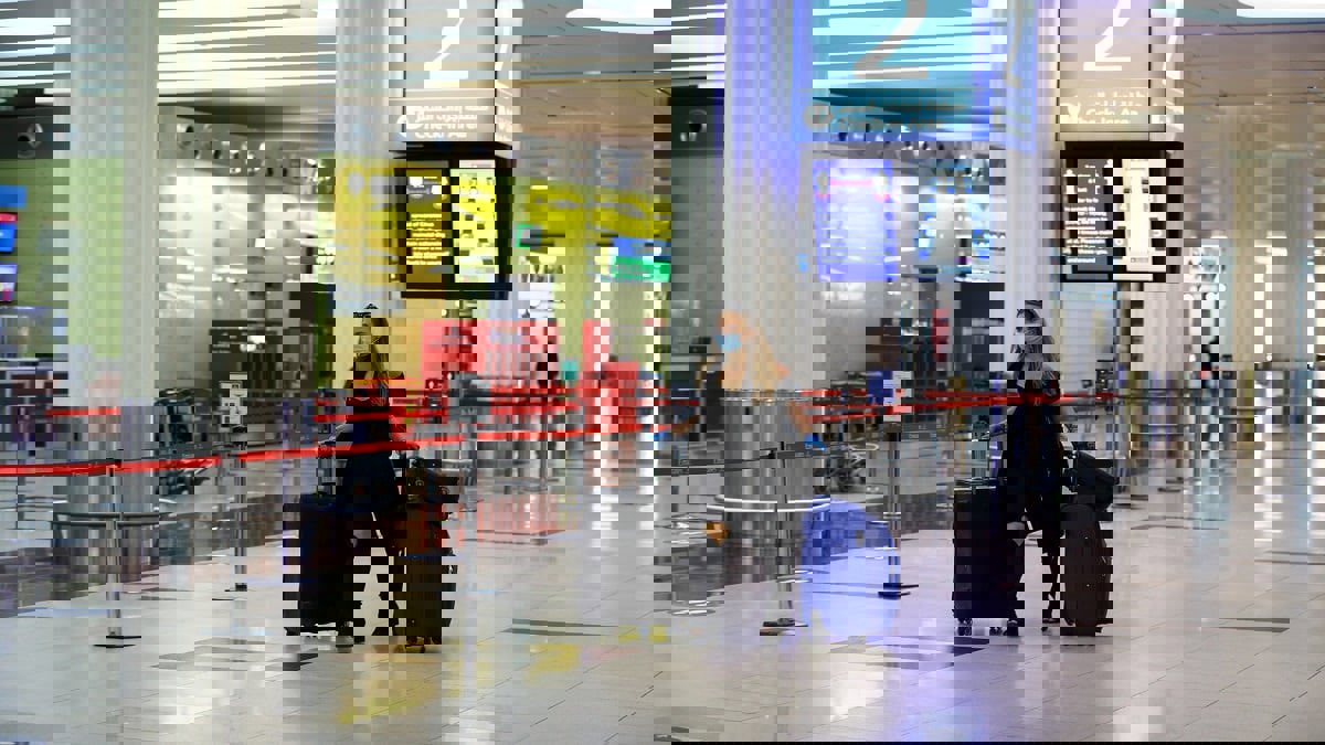 التأمين ضد مخاطر "كوفيد-19" يصبح من لوازم السفر