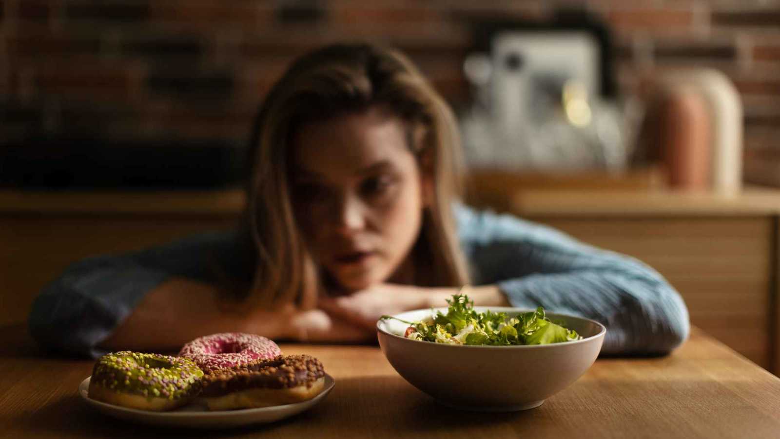 كيف تؤثر الأطعمة الصحية على المزاج والتوتر؟