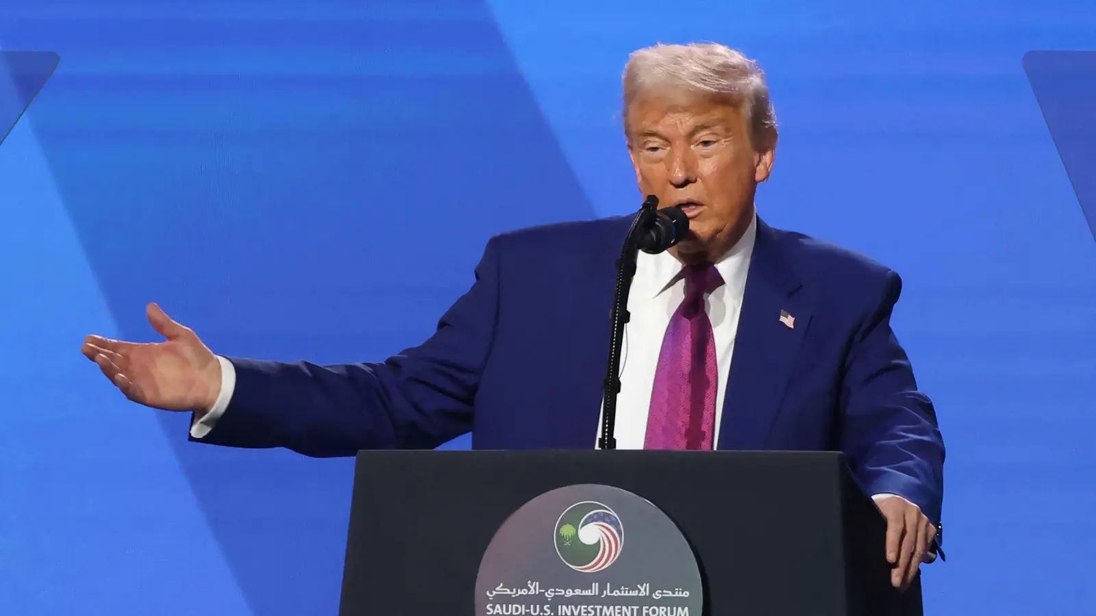 ترامب: الحوثيون تعهدوا بعدم مهاجمة السفن الأمريكية