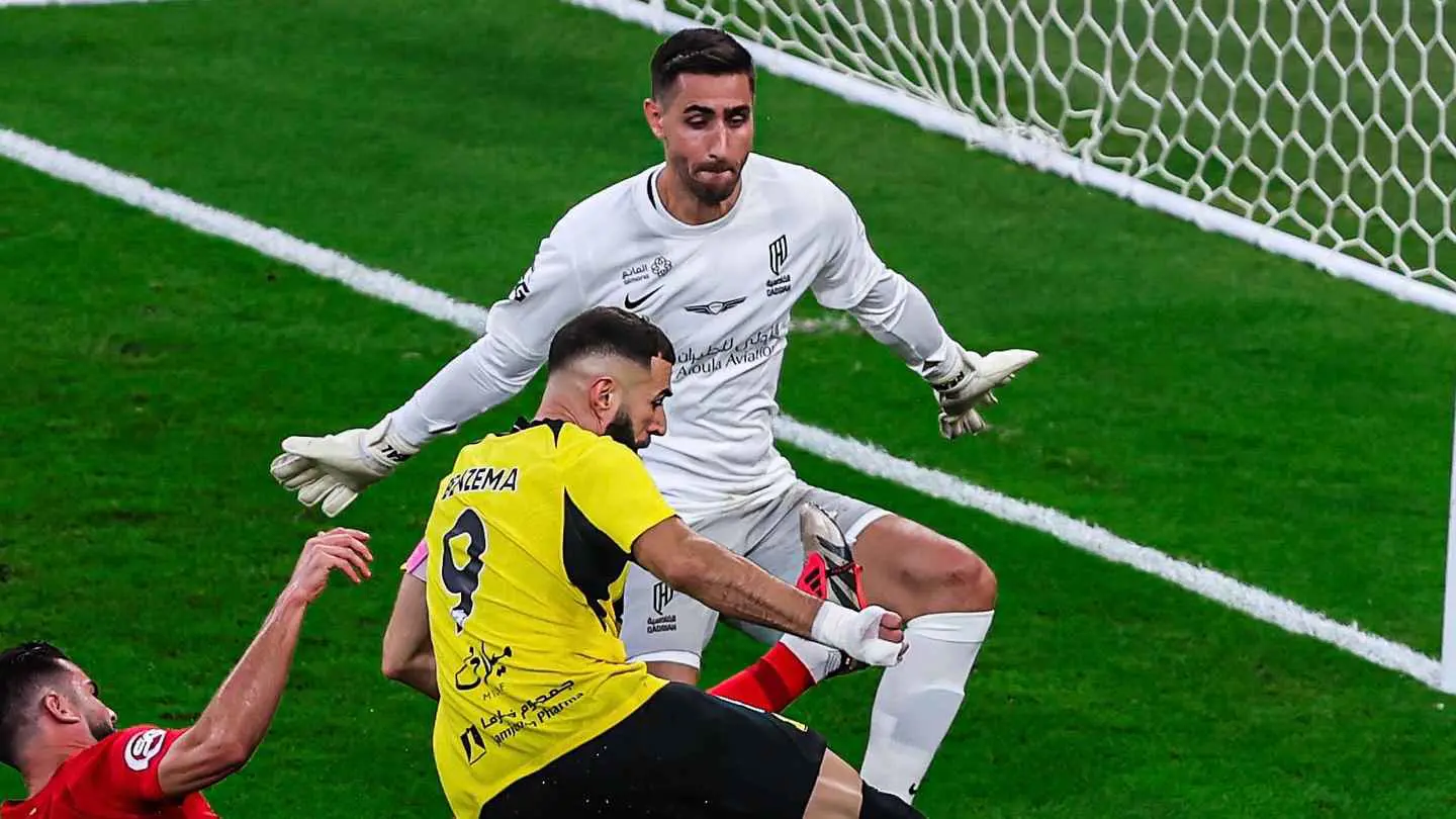 الاتحاد يهزّ شباك القادسية بثلاثة أهداف ويستعيد وصافة الدوري السعودي (فيديو)