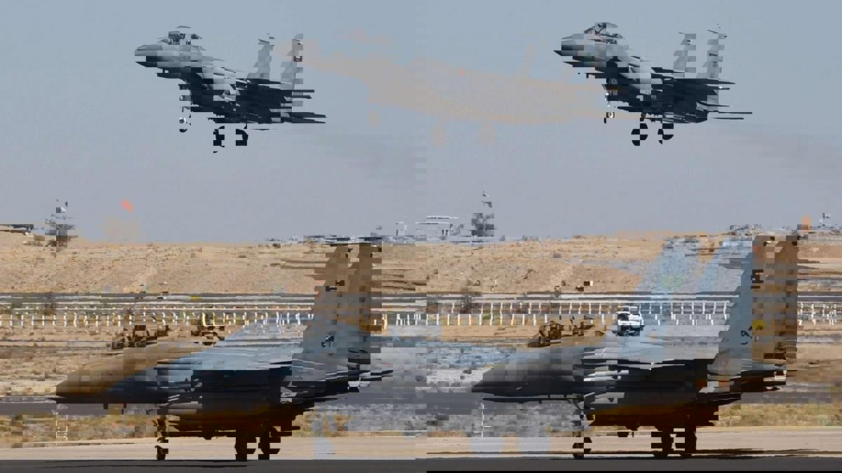 التحالف العربي يعلن تدمير زورقين مفخخين للحوثي وإحباط هجوم وشيك غرب اليمن