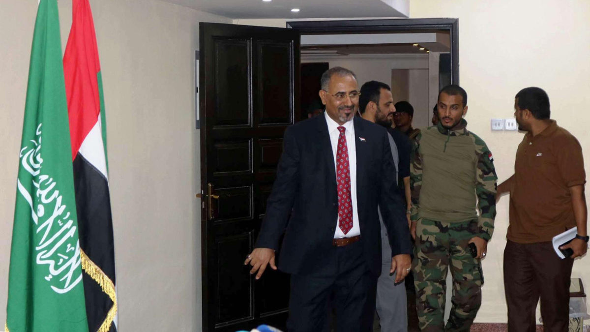 وفد "الانتقالي الجنوبي" بالرياض يلوّح بالانسحاب من اتفاق وقف إطلاق النار