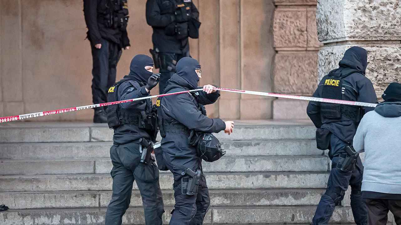 قتيلان خلال هجوم بسكين داخل مركز تسوق في التشيك