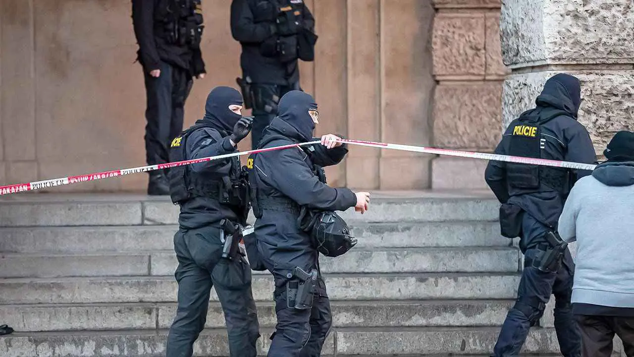 قتيلان خلال هجوم بسكين داخل مركز تسوق في التشيك