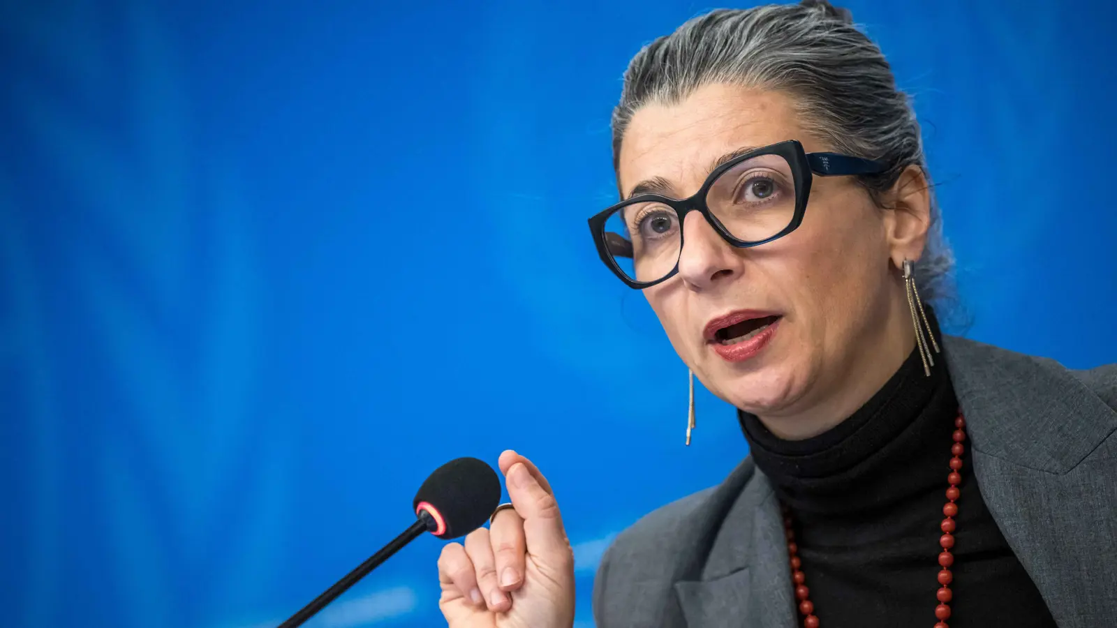 الاتحاد الأوروبي يعرب عن أسفه للعقوبات الأمريكية على مسؤولة أممية