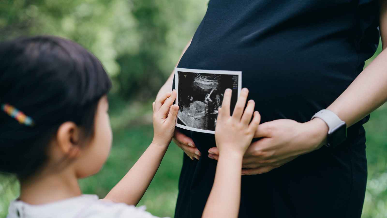 حركة الجنين خلال الحمل.. متى تصبح خطيرة؟