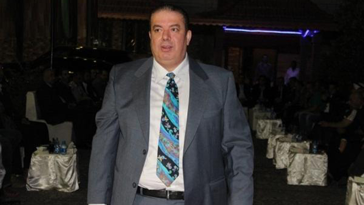 شاهد.. صور عوني مطيع بعد القبض عليه وتسلمه من قبل السلطات الأردنية