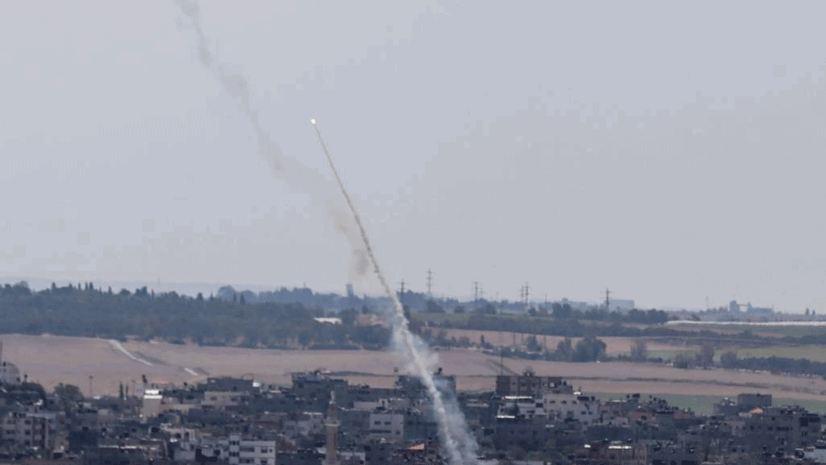 الجيش الإسرائيلي يواصل قصف غزة.. والفصائل توسع دائرة الاستهداف (صور)