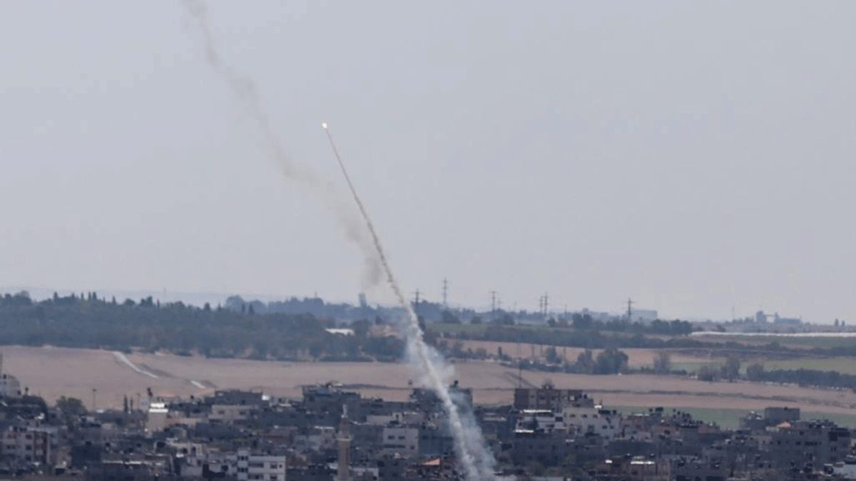 الجيش الإسرائيلي يواصل قصف غزة.. والفصائل توسع دائرة الاستهداف (صور)