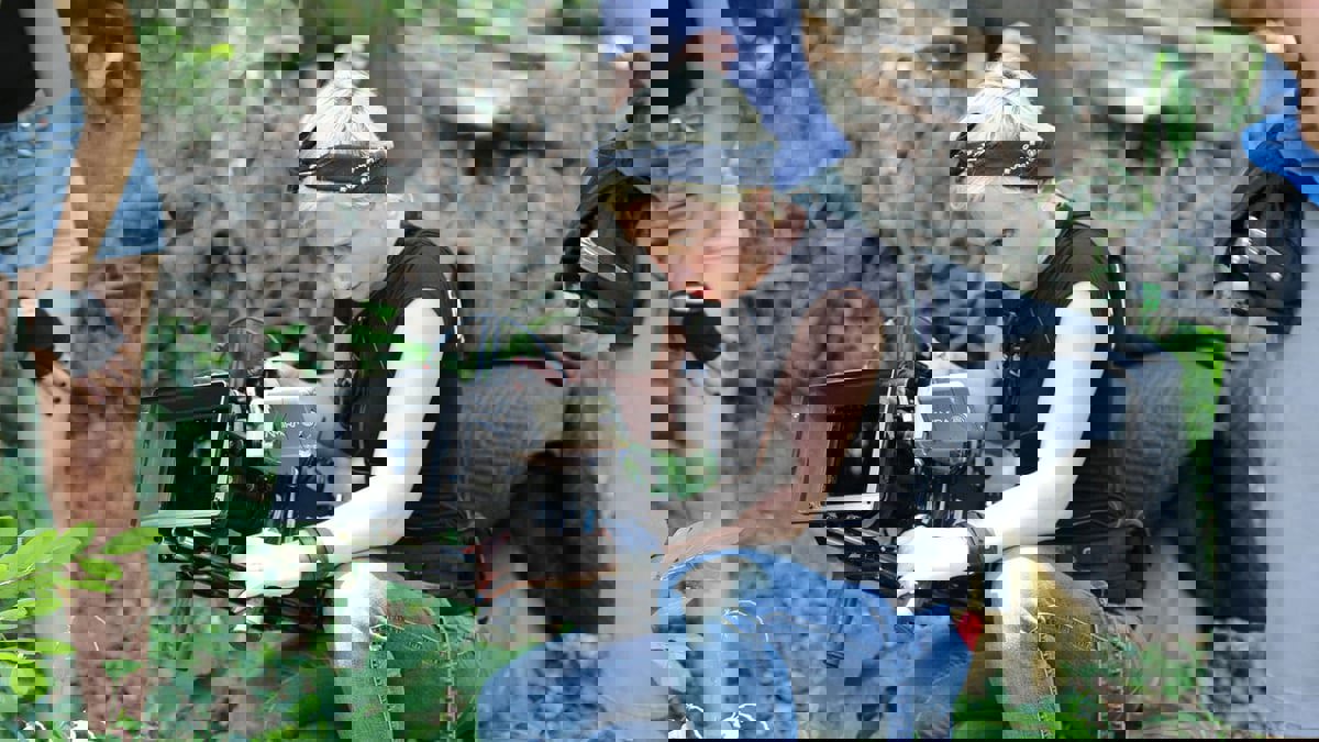 زوج المصورة المقتولة بفيلم بالدوين يحمّل الممثل مسؤولية الحادث