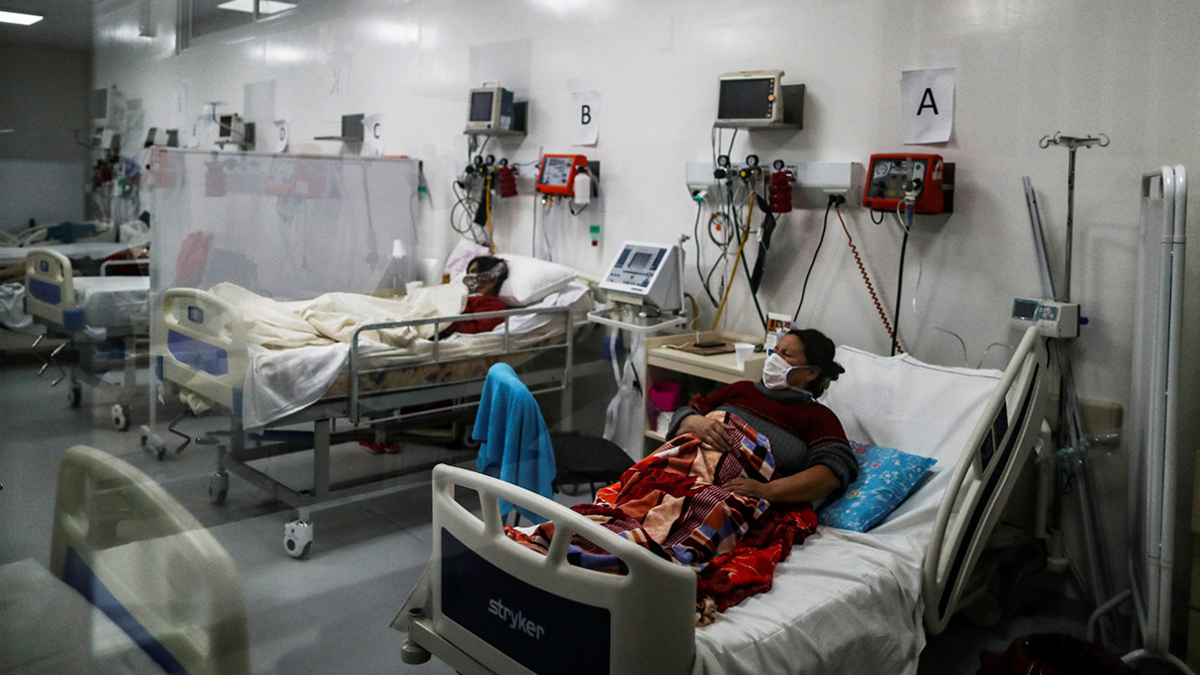 إصابات كورونا تتجاوز 18 مليونا حول العالم