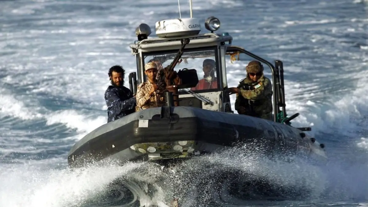 إيطاليا تعلن إصابة أحد بحارتها في إطلاق خفر السواحل الليبي النار على 3 قوارب صيد