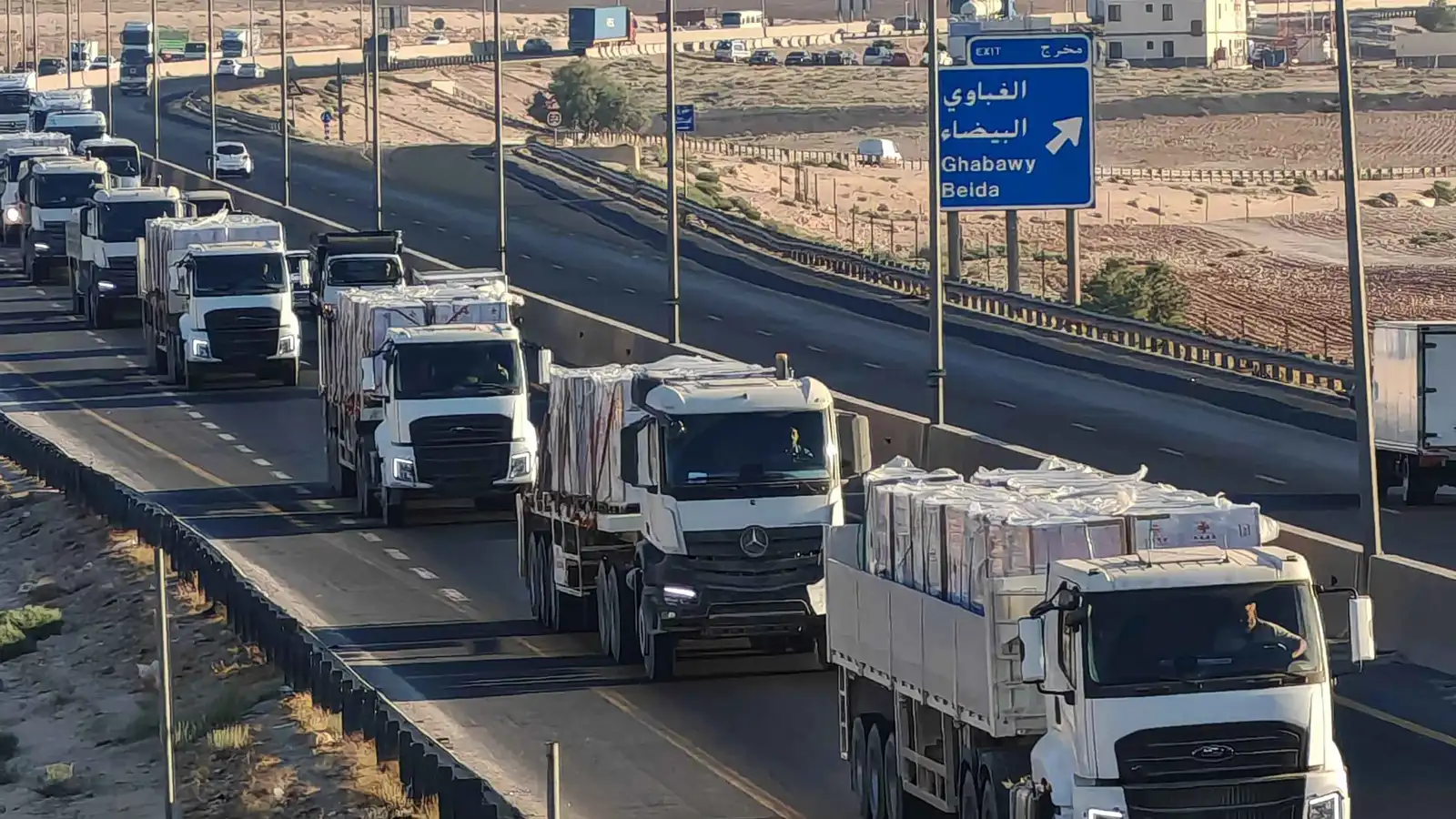 أكثر من 120 شاحنة مساعدات غذائية تدخل قطاع غزة