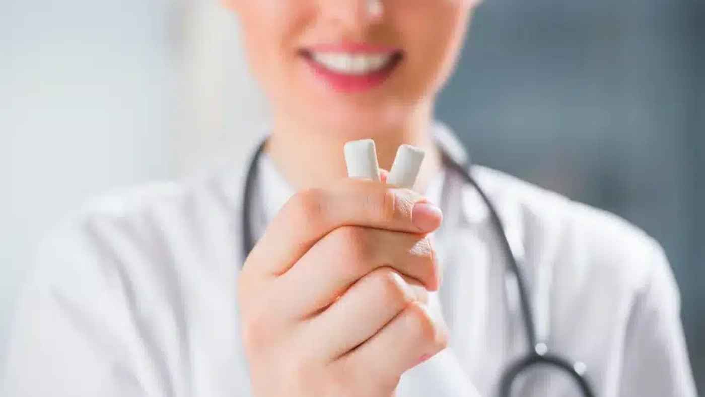 عن فوائد "مضغ العلكة".. نصائح أطباء الأسنان ستدهشك