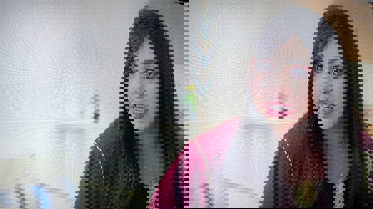 ريماس منصور تبكي شقتها المحترقة.. والدفاع المدني يرد 