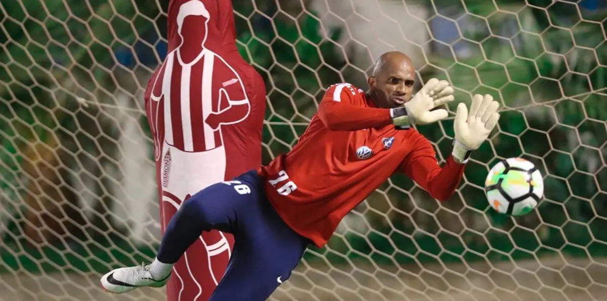 السحر ينقلب.. هل أخطأ نادي الهلال بالتعاقد مع علي الحبسي؟