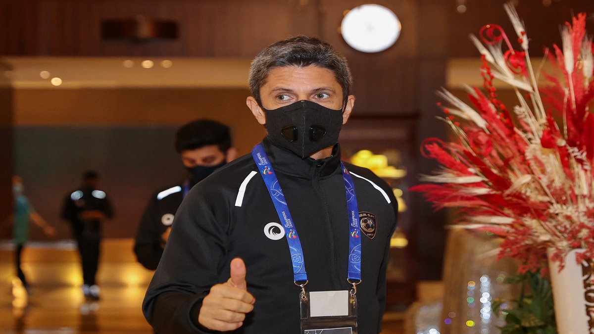 رازفان لوشيسكو مدرب الهلال السعودي يفتح النار على الاتحاد الآسيوي (شاهد)
