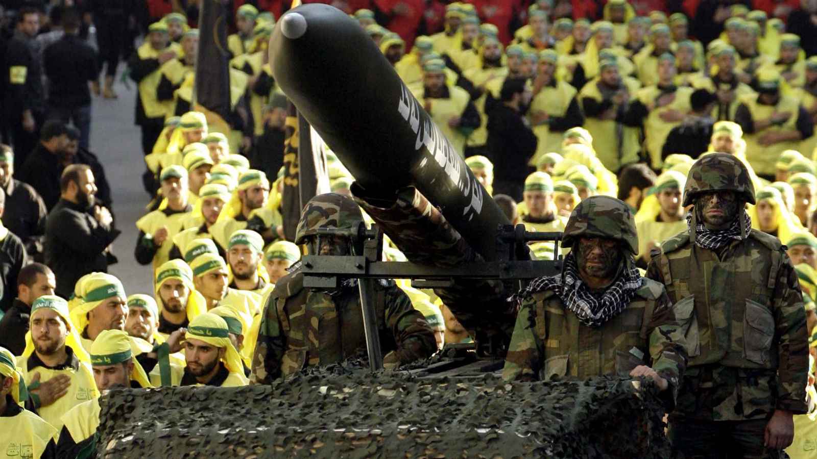 عبر "عبوات عاشوراء".. حزب الله يعلن موقفه من تسليم السلاح (صور)